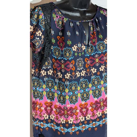 Renee C Floral Paisley Print Blouse Top Crochet Detail Boho Short Sleeve Small - Picture 2 of 5